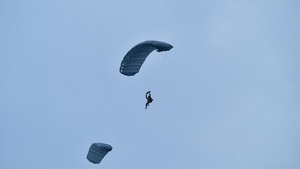 SOCEUR Paratroopers go Airborne