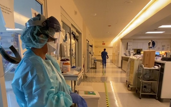 Air Force medical providers treat patients in Los Angeles ICU