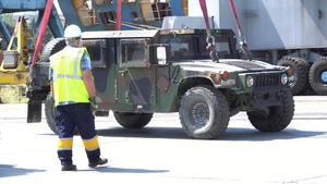 4/2 Soldiers conduct port operations