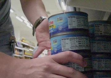 Volunteer shops for quarantined families