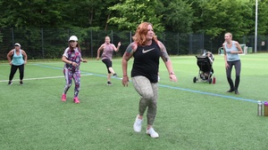 Fitness instructor spices up workouts with dance