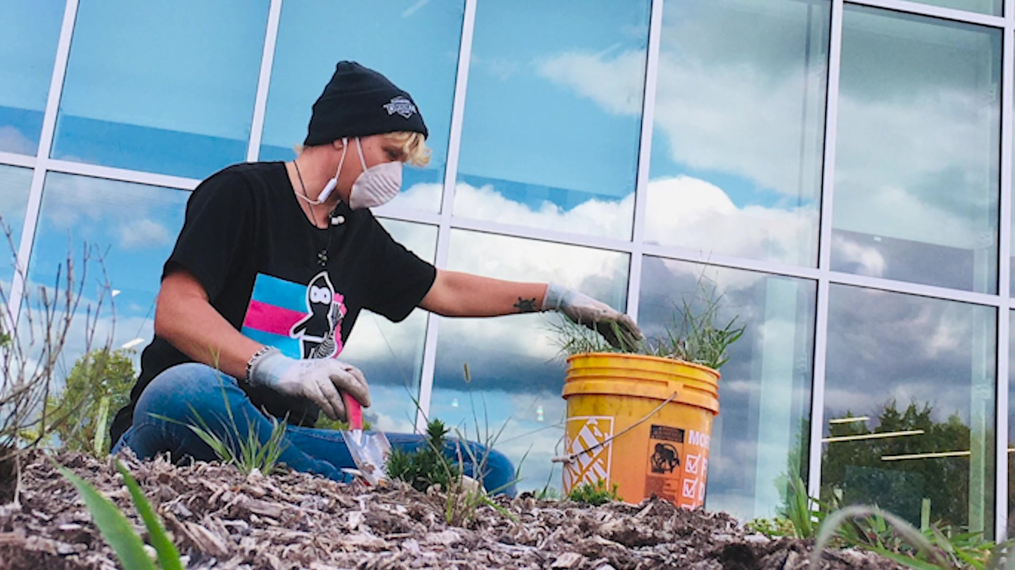 Meagan, Groundskeeper Contractor, Pro Landscaping Inc., conducts site beautification operations at Ireland Army Health Clinic, Fort Knox, Ky 2 Oct 2020.