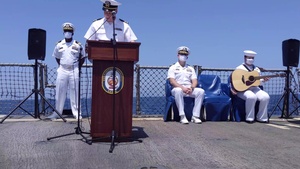 USS Winston S. Churchill commemorates the 20th anniversary of the attack on USS Cole