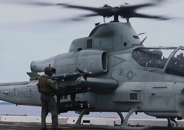 VMM-262 (REIN), 31st MEU fly onto USS New Orleans (LPD 18)