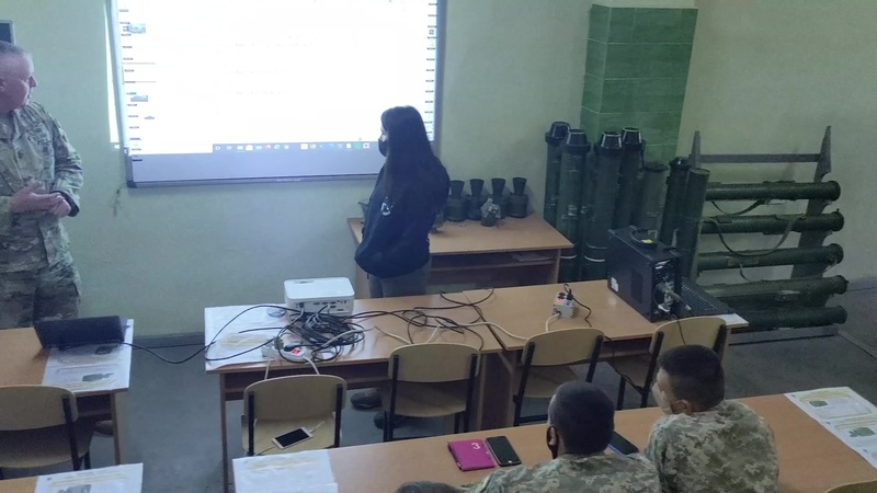 Task Force Illini Javelin training team administers simulator testing