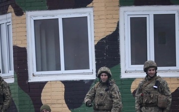 US Army Advisors observe Ukrainian platoon attack
