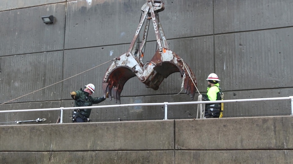 Dvids Video Tulsa District Clear Debris From Webbers Falls Powerhouse