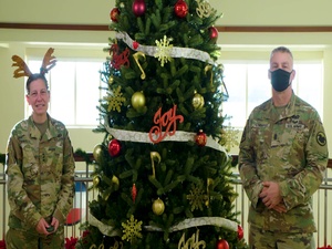 U.S. Army Reserve Holiday Message & Tree Lighting Video