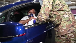 Arizona National Guard soldier administers COVID-19 vaccine