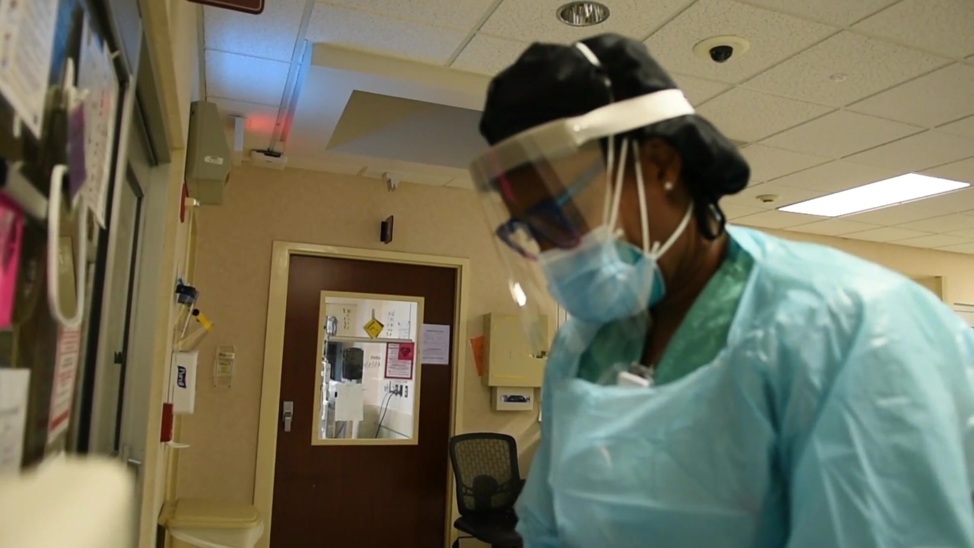 U.S. Air Force Capt. Sharita Bowers, a registered nurse (R.N.), from the 81st Inpatient Operations Squadron, Keesler Air Force Base, Mississippi, tends to a patient in her care while supporting the hospital at Del Sol Medical Center, El Paso, Texas, Dec. 15, 2020.  The Department of Defense medical teams integrate seamlessly into the hospitals they support, providing a continuity of care alongside hospital medical staff to best support their fight against the virus. U.S. Northern Command, through U.S. Army North, remains committed to providing flexible Department of Defense support to the Federal Emergency Management Agency in support of the whole-of-America COVID-19 response.