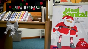 Santa Claus visits NAVSTA Rota