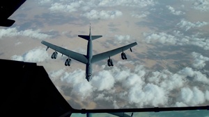 KC-10 Extender refuels B-52s – B-roll