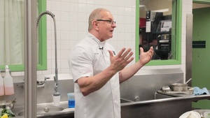 Chef Irvine visits JBLM