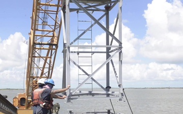 Coast Guard Cutter Pamlico works aids to navigation on the Mississippi River