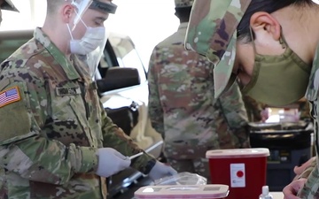 U.S. Army Soldiers administer COVID-19 vaccine 1