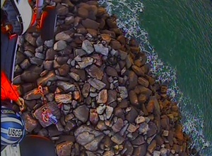 Coast Guard airlifts injured hiker from Grays Harbor South Jetty, Wash.