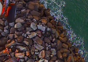 Coast Guard airlifts injured hiker from Grays Harbor South Jetty, Wash.