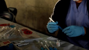 Cal Guard Soldiers and Airmen support community vaccination site in Long Beach