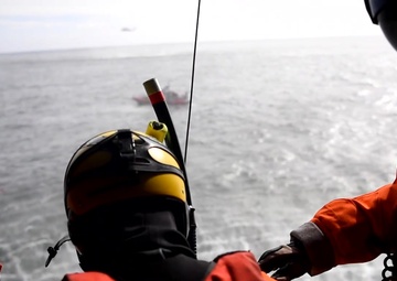 Jayhawk crew conducts hoist training off Chatham