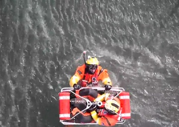 Jayhawk crew conducts hoist training off Chatham