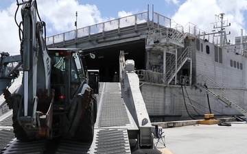 Guam Seabees conduct MOX with USNS Fall River