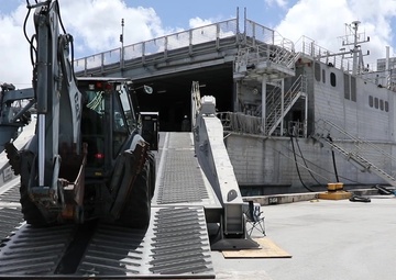 Guam Seabees conduct MOX with USNS Fall River