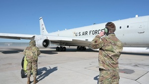 Video of E-8C Joint STARS maintainers preparing for and launch a training mission