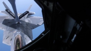 91st ARS refuels F-22, A-10 for Florida air shows