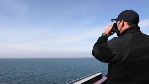 USS Ross Sailors practice gathering visual information