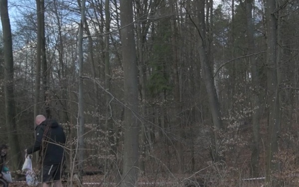 USO Stuttgart holds spring egg hunt BROLL