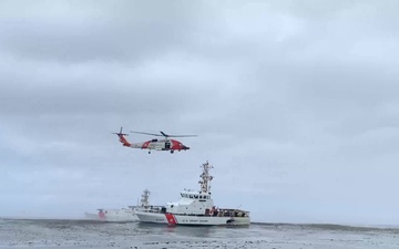 Coast Guard responds to overturned boat near Point Loma