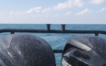 Navy EOD Technicians Dive in Key West, FL