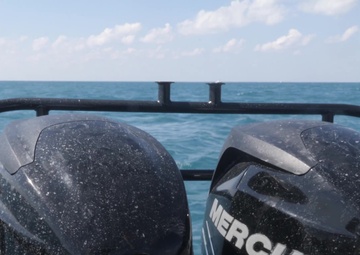Navy EOD Technicians Dive in Key West, FL