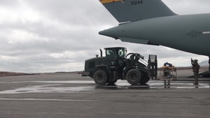 15th MEU Marines receive fuel from Air Force C-17 at FARP during Northern Edge 21