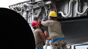 B-52H Stratofortress Engine Change