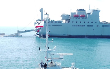 USNS Bob Hope and its floating platform