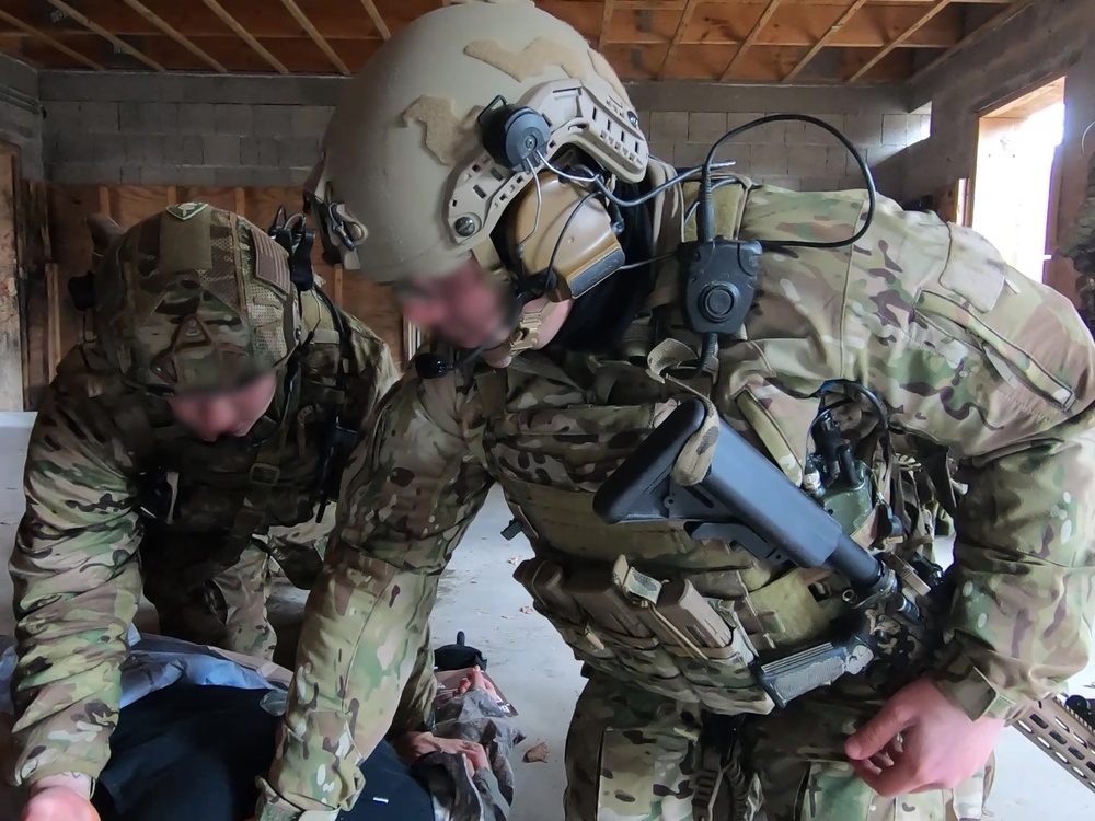 DVIDS - Video - U.S. Army Green Berets Conduct MEDEVAC Training