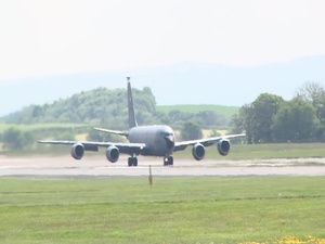 Maine ANG KC-135 departs Glasgow/Prestwick