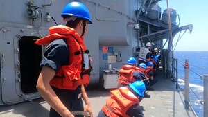 USS Shiloh CG 67 Refueling at Sea