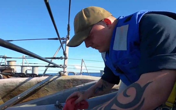 USS O’Kane Sailors perform maintenance on life lines