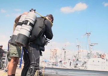 U.S. and Ukrainian Navy Divers Partner Together