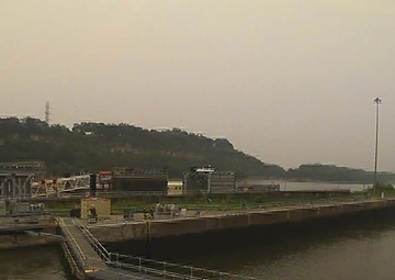 Tows locking through at Lock and Dam 2 - time lapse