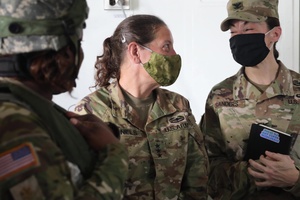 Commander of Army Reserve Visits