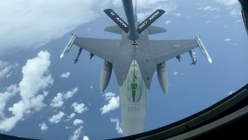F-16s refuel over Florida