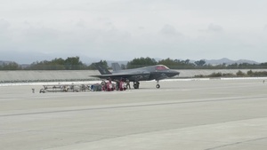 B-Roll:F-35s hot-pit refuel at MCAS Camp Pendleton