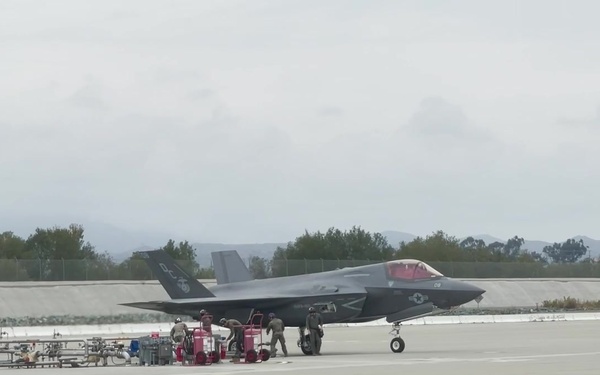 B-Roll:F-35s hot-pit refuel at MCAS Camp Pendleton