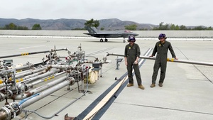 F-35s hot-pit refuel at MCAS Camp Pendleton