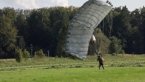 1CAB Supports 1-10th SFG for Airborne Training