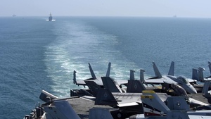 USS Carl Vinson (CVN 70), USS Lake Champlain (CG 57) Transit South China Sea
