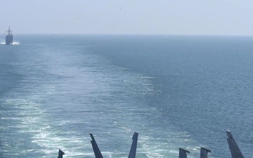 USS Carl Vinson (CVN 70), USS Lake Champlain (CG 57) Transit South China Sea